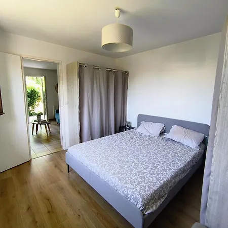 Grand 2 Pieces Pour 4 Personnes Avec Jardin *