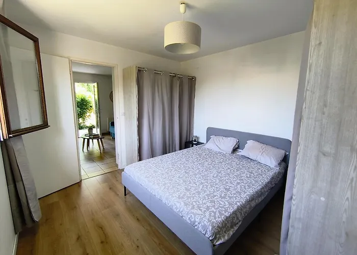 Grand 2 Pieces Pour 4 Personnes Avec Jardin *