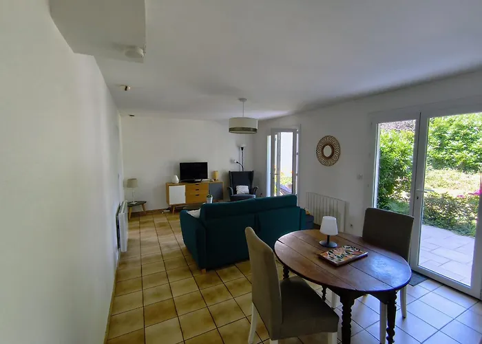 Grand 2 Pieces Pour 4 Personnes Avec Jardin *